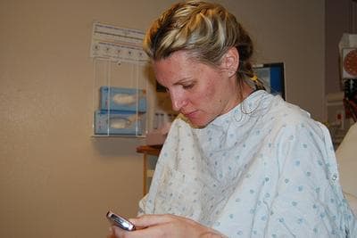 There's an upside to social media during childbirth