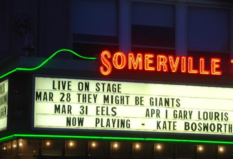 The marquee of the Somerville Theater (Elizabeth Thomsen/Flickr)