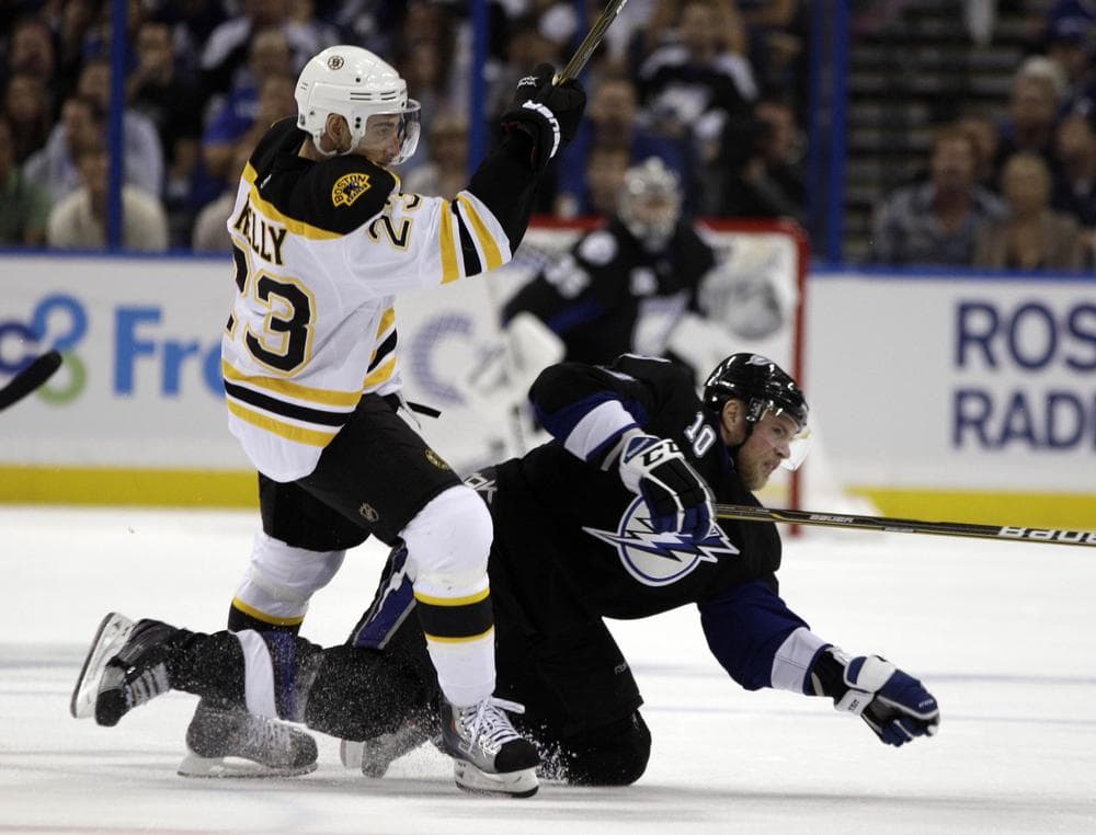 Boston Bruins center Chris Kelly and Tampa Bay Lightning left wing Sean Bergenheim during Game 3 of the NHL hockey Eastern Conference finals. (AP)