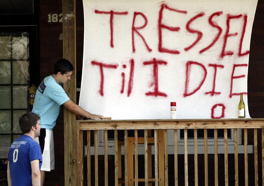 Ohio State students hang a sign in Columbus in support of former football coach Jim Tressel, who resigned Monday. (AP)