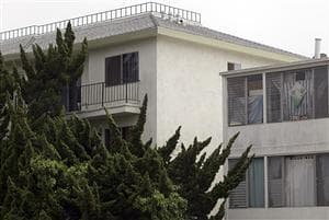 The top-left, third-floor apartment is where Bulger and Greig were arrested in Santa Monica, Calif. (AP)
