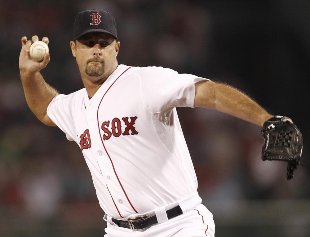 Boston&#039;s starting pitcher Tim Wakefield delivers a knuckleball to Toronto&#039;s batter during the first inning of the game in Boston on Tuesday. (AP)