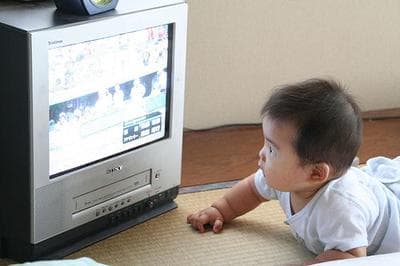 AAP: Babies under two should not be watching TV
