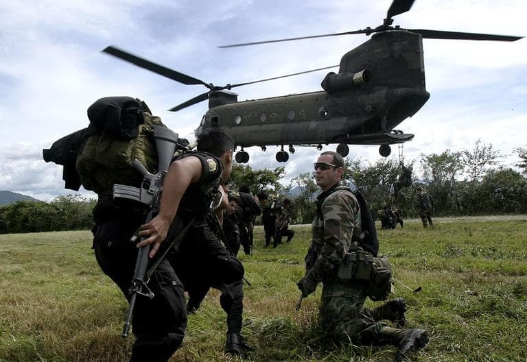 A Drug Enforcement Agency (DEA) agent, right, participate in a training for Guatemalan anti drug agents. The United States supports the struggle anti drugs with the plan Mayan - Jaguar in Guatemala. (AP)