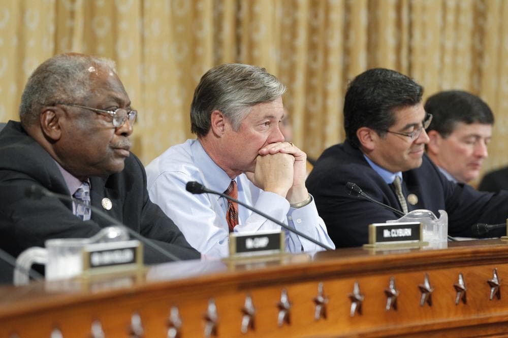 From left, Rep. James Clyburn, D-S.C., Rep. Fred Upton, R-Mich., Rep. Xavier Becerra, D-Calif., and Rep. Jeb Hensarling, R-Texas, of the Joint Select Committee on Deficit Reduction attend the panel&#039;s last public hearing on Capitol Hill in Washington in early November. (AP)