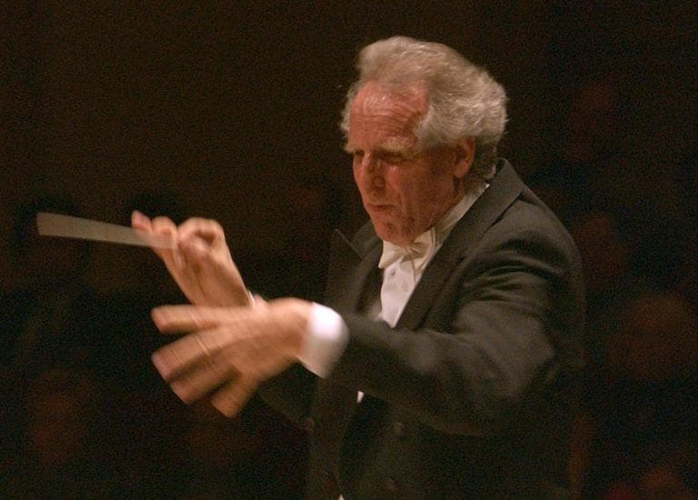 Conductor Benjamin Zander leads the Boston Philharmonic in 2004 at New York's Carnegie Hall. (AP)
