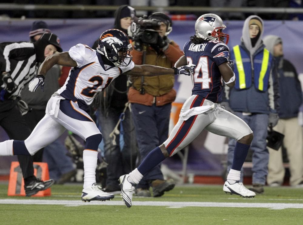 Broncos cornerback Andre&#39; Goodman tries to stop Patriots wide receiver Deion Branch as he scores on a 61-yard touchdown during the first half. (AP)