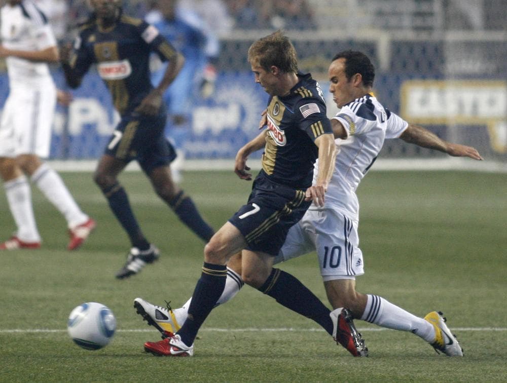 Philadelphia Union&#039;s Brian Carroll (7) and Los Angeles Galaxy&#039;s Landon Donovan (10) compete for the ball in the first half of an MLS soccer match in 2011. (AP)