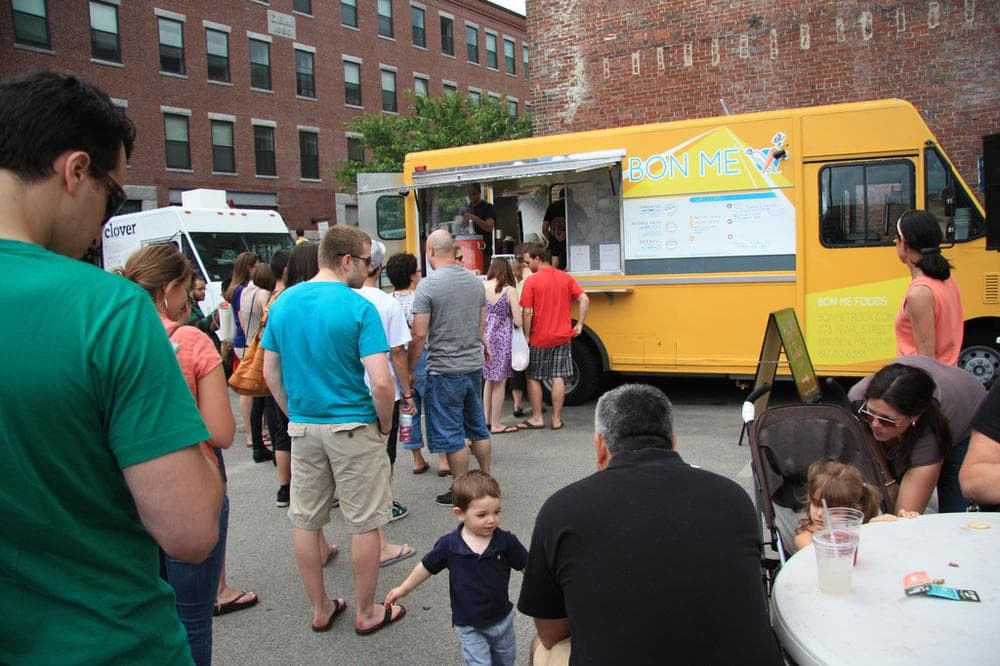 Food trucks at the SoWa Open Market in Boston&#039;s South End (firesika/Flickr)