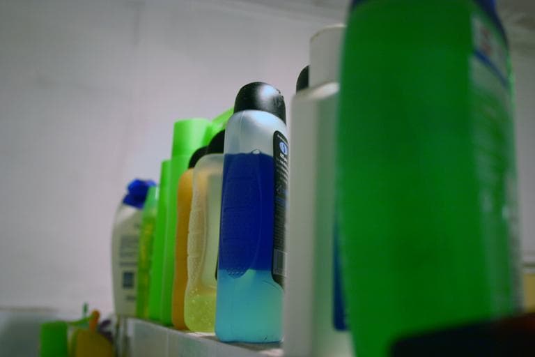 Shampoo and conditioner bottles. (Iko/Flickr)
