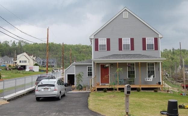 Tina Partlow&#039;s new home on Bethany Road in Monson (Bob Oakes/WBUR)