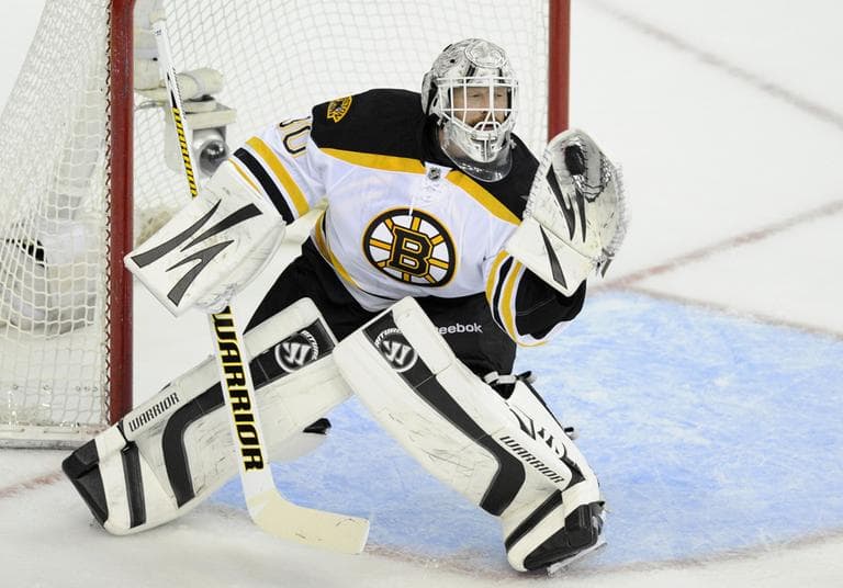 Boston Bruins goalie Tim Thomas gloves the puck during Game 3 of an NHL hockey Stanley Cup first-round playoff series against the Washington Capitals on April 16, 2012. (AP)
