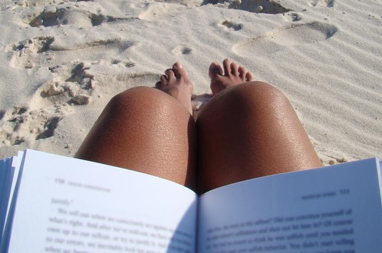 Beach reads (aafromaa/Flickr)