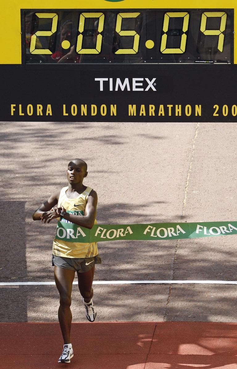 Kenya&#039;s Sammy Wanjiru crosses the finish line to win the men&#039;s London Marathon in London in 2009. (AP)