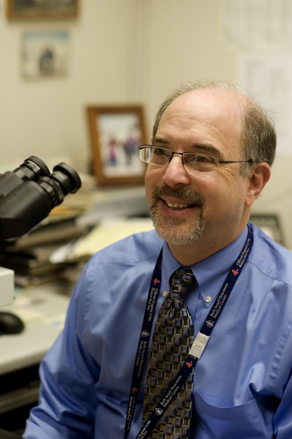 Pathologist Stuart Schnitt (Bruce Wahl/BIDMC Media Services.)