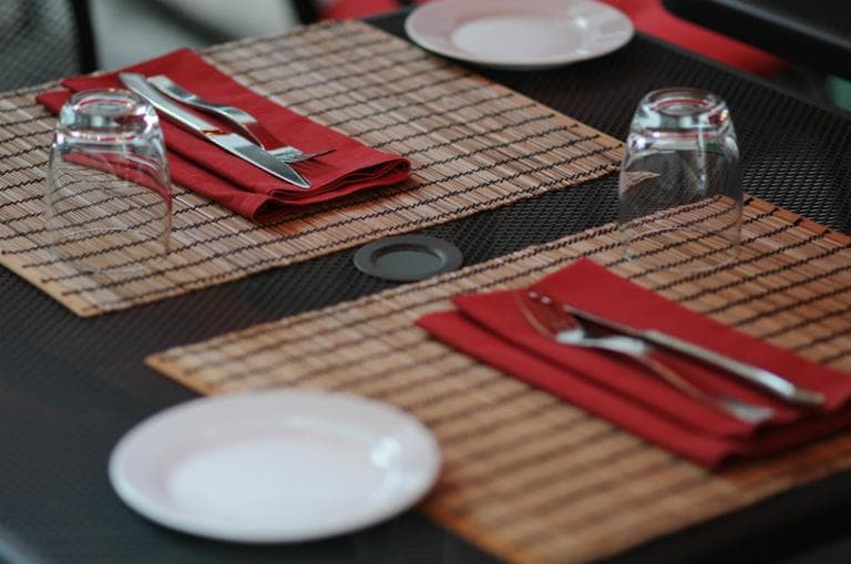 A restaurant table setting. (vestman/Flickr)