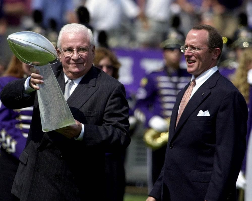 Art Modell, alongside his son David, holds the Vince Lombardi Super Bowl trophy in 2001, prior to the Baltimore Ravens' victory. (AP)