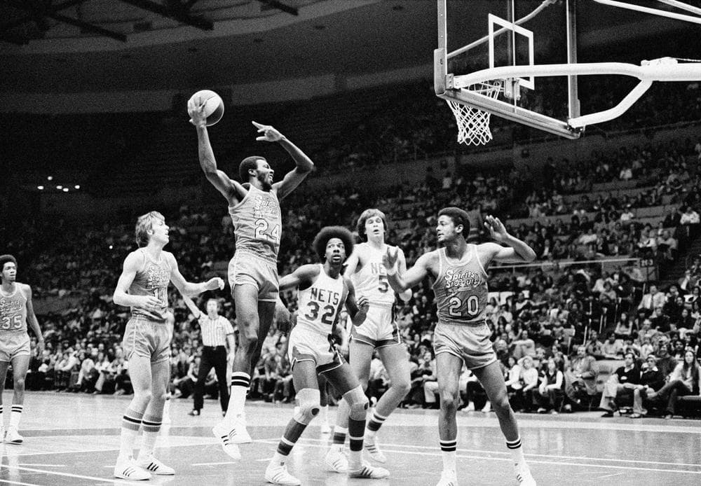 The ABA team, the Spirits of St. Louis, play the NBA's New York Nets in 1975. (AP)