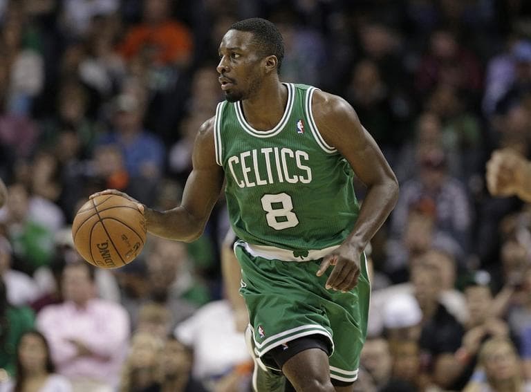 Celtics&#039; Jeff Green (8) brings the ball up the court against the Charlotte Bobcats. (AP/Chuck Burton)