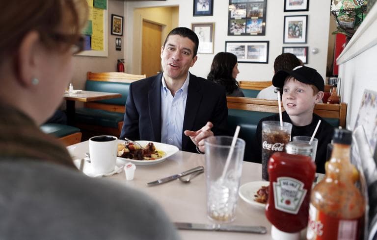 Former Navy SEAL Gabriel Gomez talks with Crystal Clarke and her son Evan,  while having breakfast at Brody's Diner in Shrewsbury on Thursday while kicking off his Republican campaign for Senate. (Winslow Townson/AP)