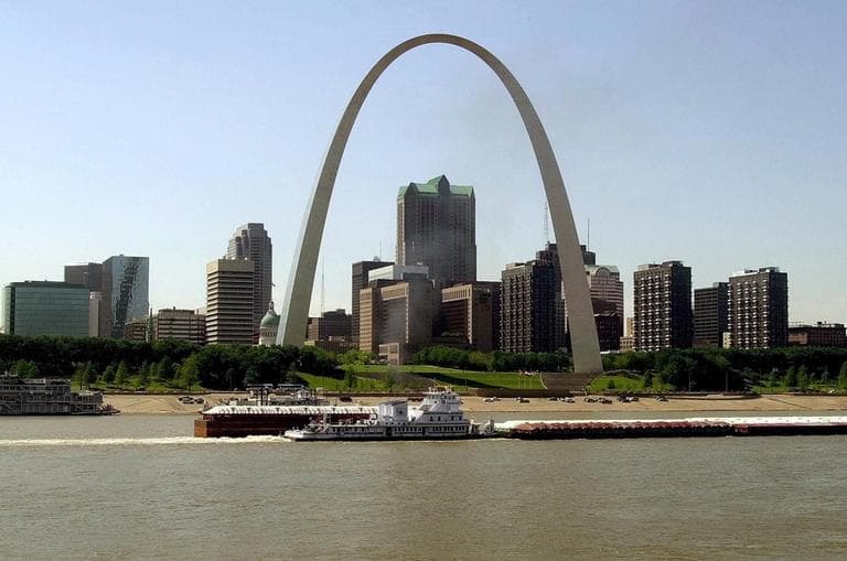 The St. Louis skyline with the Gateway Arch is shown in the background as a tug boat tows barges along the Mississippi River, May 2000. (James A. Finley/AP)