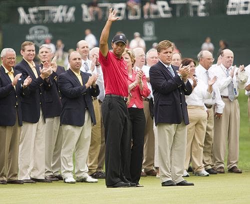 Tiger Woods has returned to the No. 1 ranking in pro golf. (Chase McAlpine/Flickr)