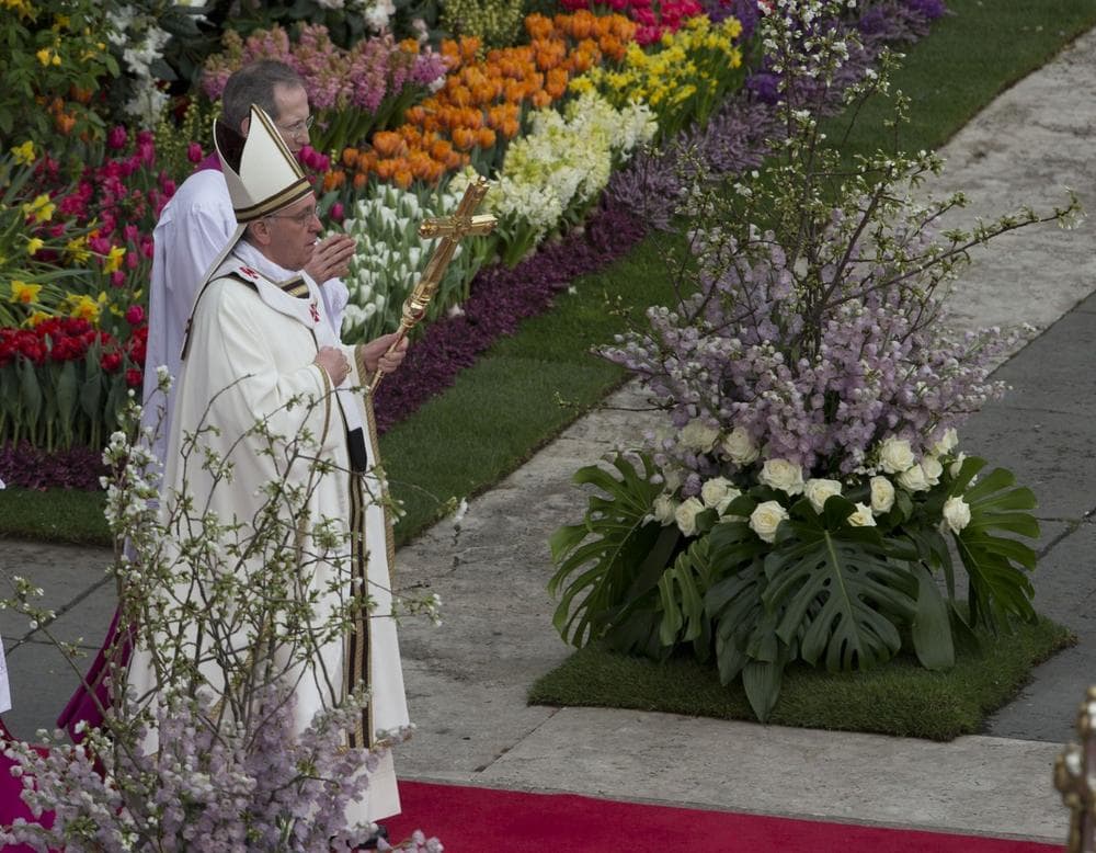 Pope Francis leads the Easter mass  in St. Peter's Square.  (Alessandra Tarantino/AP)