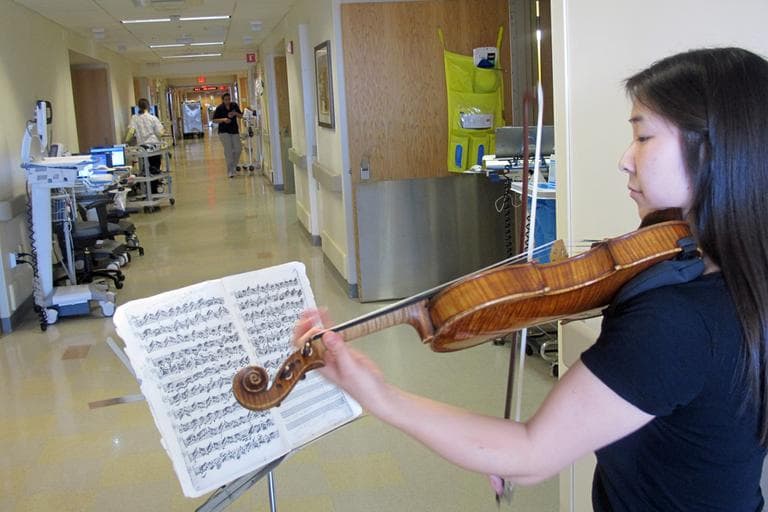 Ashley Ng (CFA '13) performs at Boston Medical Center. (Andrea Shea/WBUR)