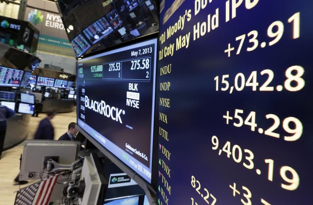 A board on a trading post on the floor of the New York Stock Exchange shows the Dow Jones industrial average with an intraday number above 15,000, Tuesday, May 7, 2013. (AP)