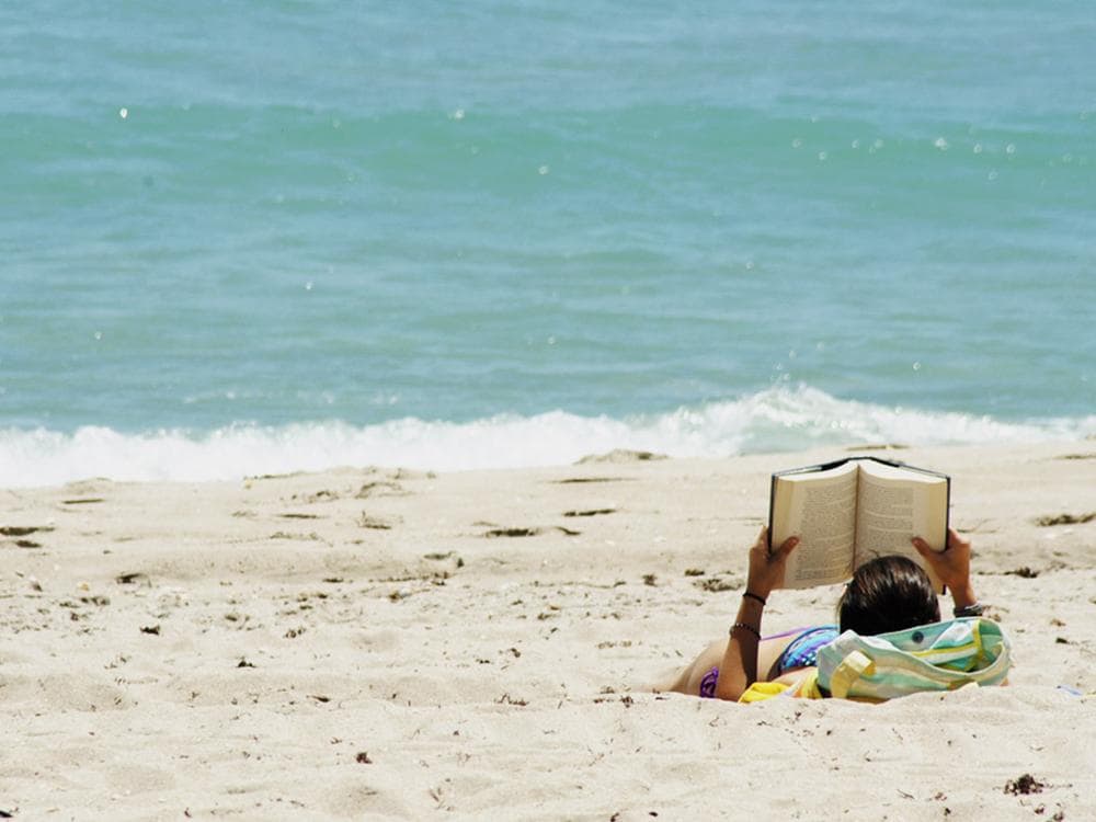 What's your top beach read? (Jgoge/Flickr)