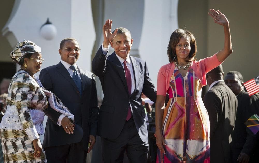 U.S. President Barack Obama, center-right, and first lady Michelle Obama, right, wave as they enter State House accompanied by Tanzanian President Jakaya Kikwete, center-left, and Tanzanian First Lady Salma Kikwete, in Dar es Salaam, Tanzania Monday, July 1, 2013. (Ben Curtis/AP)