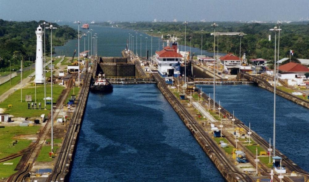 Photo of Panama Canal Gatun Locks. (Wikimedia Commons)