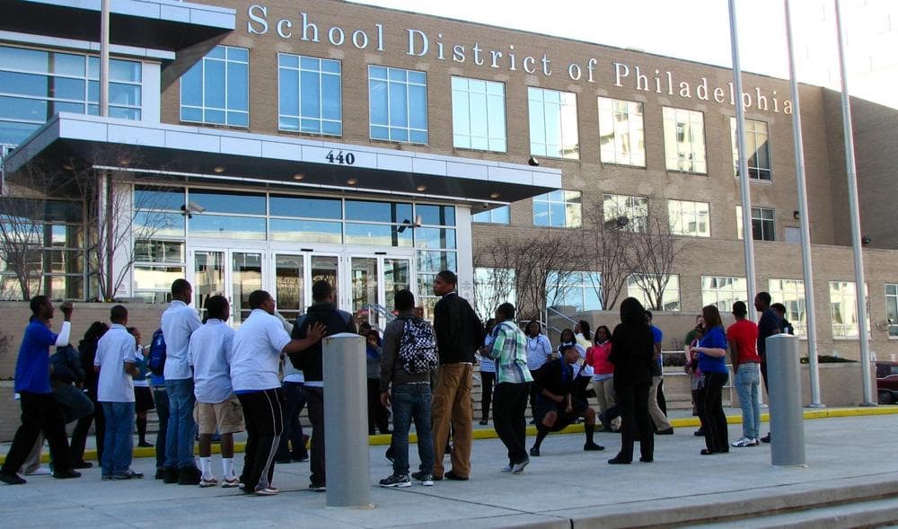Students mobilize outside the Philadelphia school district headquarters. (versageek/Flickr)