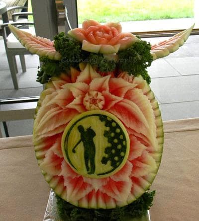 A golf-themed carving. (Courtesy of Ruben Arroco)