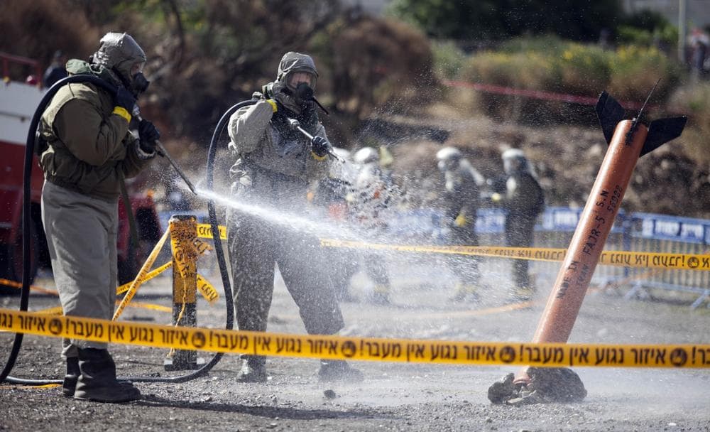 Israeli Defense Forces soldiers take part in a drill that simulates a chemical rocket attack in Jerusalem Wednesday, 29 May, 2013. (Abir Sultan/AP)