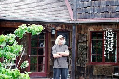 Lloyd Kahn at his home in Bolinas, Calif. He built his home from reclaimed materials. (Nicolás Boullosa/Flickr)