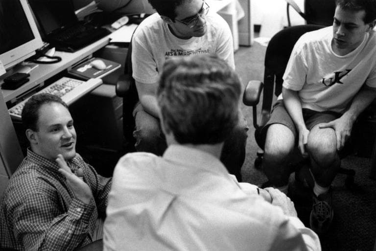 Daniel Lewin (left) huddled with co-workers for a meeting at Akamai in 1999. (Courtesy: Akamai Technologies, Inc.)