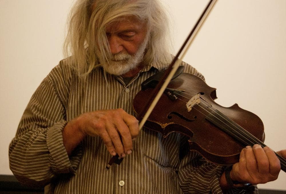 Peter Schumann performs a &quot;Fiddle Lecture&quot; at Boston College. (Greg Cook)