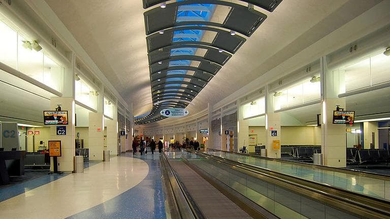 Jacksonville International Airport Concourse C, 25 February 2010. (LoneStarMike/Wikipedia)
