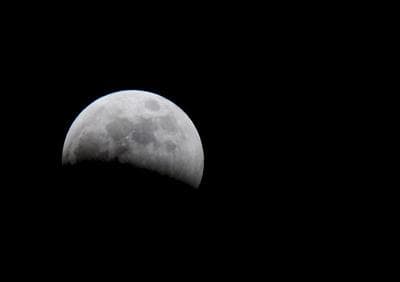 A partial lunar eclipse will occur tonight. (adi.keating/Flickr)