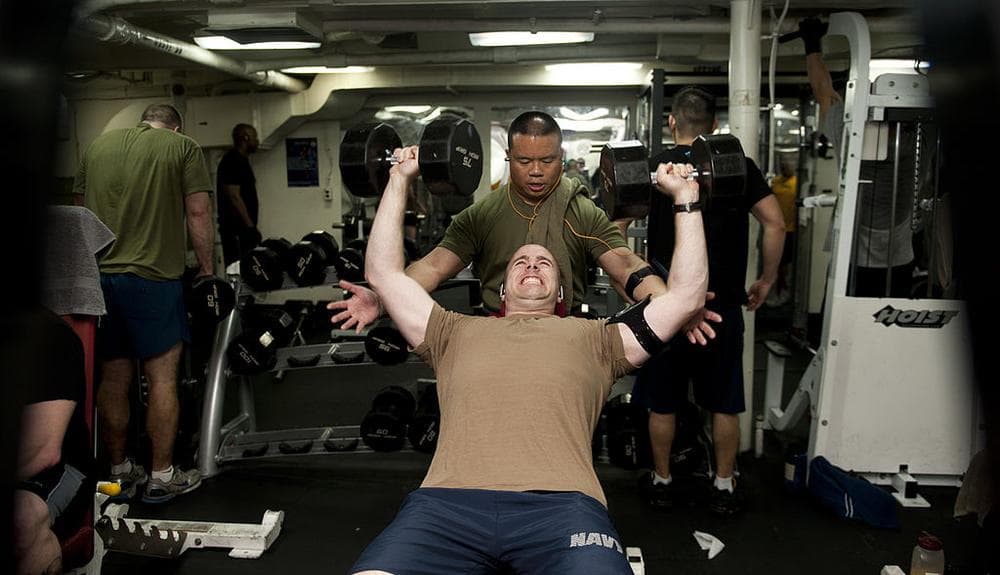 Some nice U.S. Navy weight room camaraderie (Wikimedia Commons)