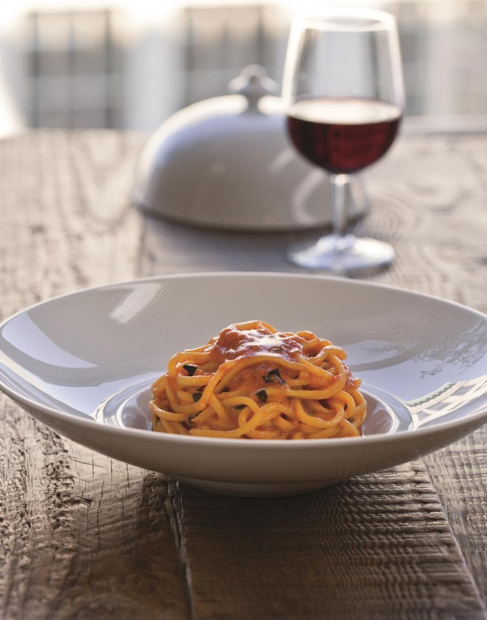 Scott Conant's &quot;Scarpetta Spaghetti with Tomato Sauce&quot; (Brent Herrig/Houghton Mifflin Harcourt)