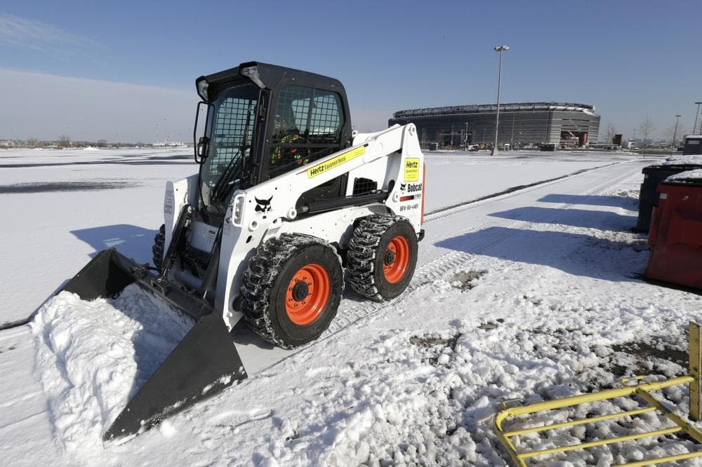 A December storm gave officials the chance to show off their snow removal plans ahead of February's Super Bowl at MetLife stadium in New Jersey. (Julio Cortez/AP)