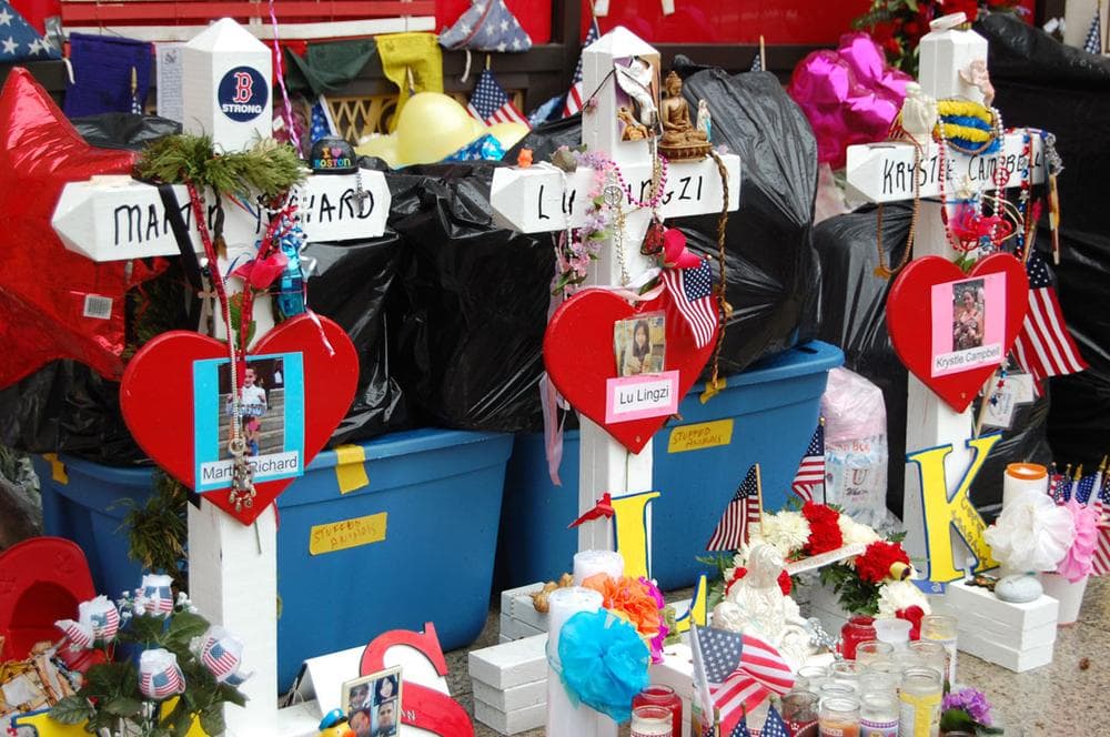 A spontaneous memorial to victims of the Boston Marathon Bombings along Boylston Street. (Greg Cook)