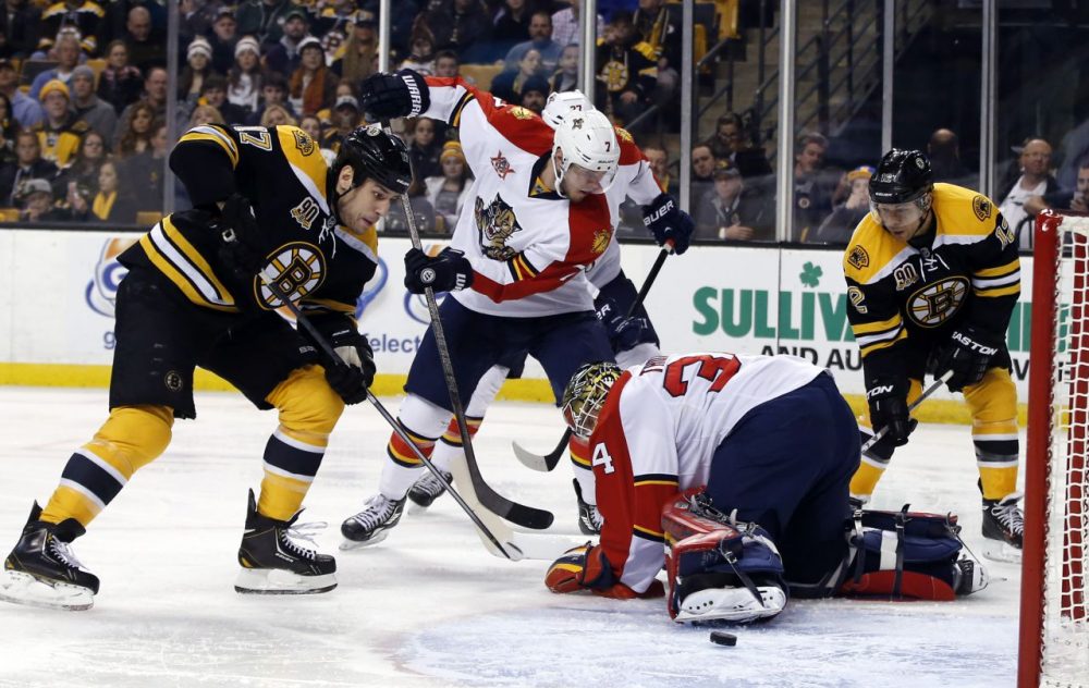Boston Bruins left wing Milan Lucic (17) moves to a loose puck to score against Florida Panthers goalie Tim Thomas (34) after he falls out of position. (AP/Elise Amendola)