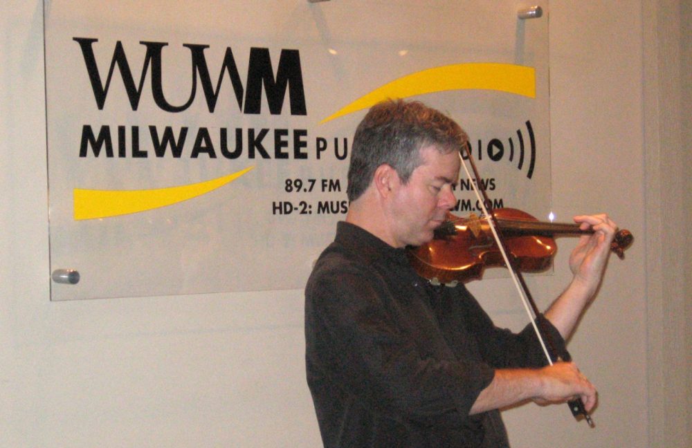 Frank Almond performs with his Stradivarius violin in WUWM's studios in 2008. (Bonnie North)