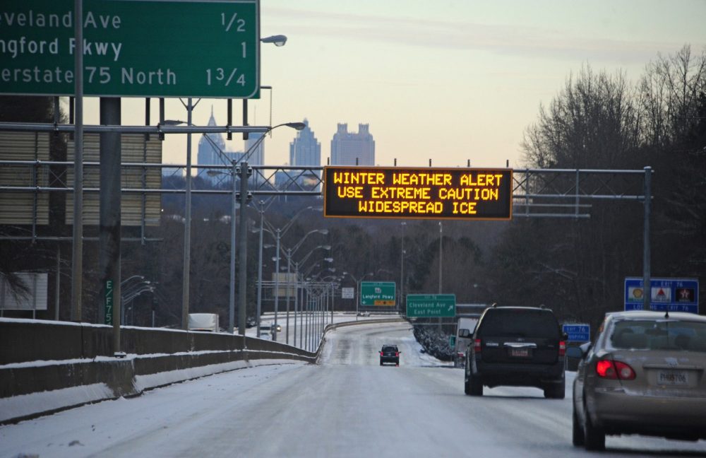 A sign warns of a winter weather alert along Interstate 75 in icy conditions January 29, 2014 in Atlanta, Georgia. (Scott Cunninghaml/Getty Images)