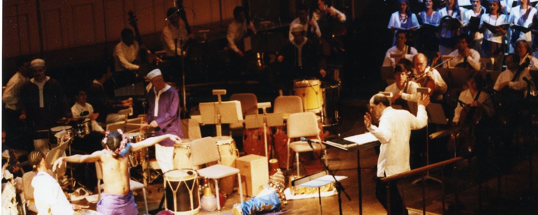 Robert Spano leading the 2001 performance of &quot;“La Pasión según San Marcos.&quot; (Miro Vintoniv)