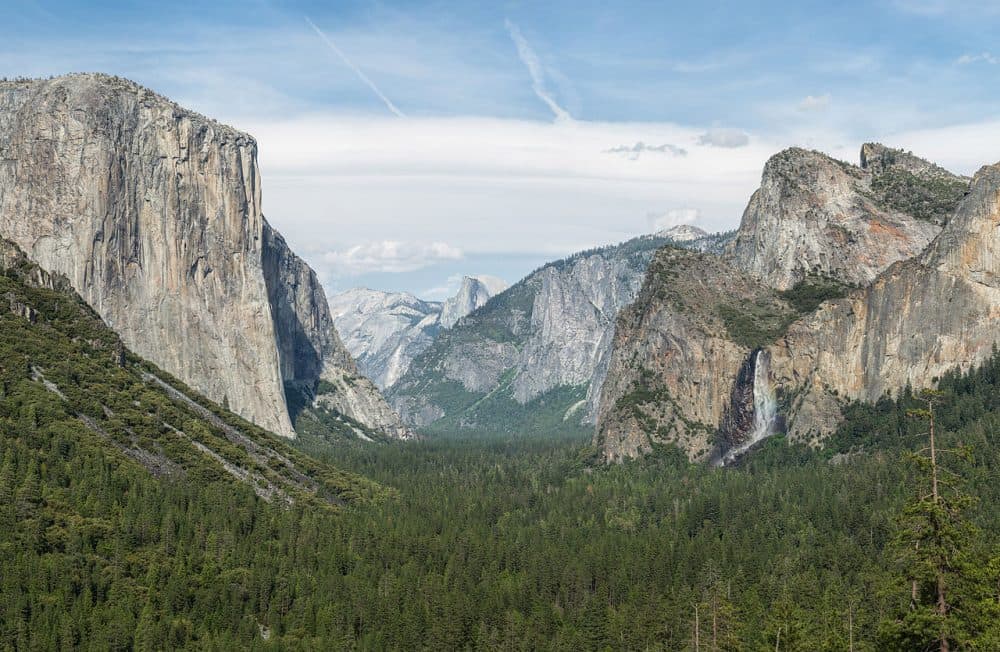 The view of Yosemite Valley from Tunnel View in Yosemite National Park, California. (Diliff/Wikimedia Commons)