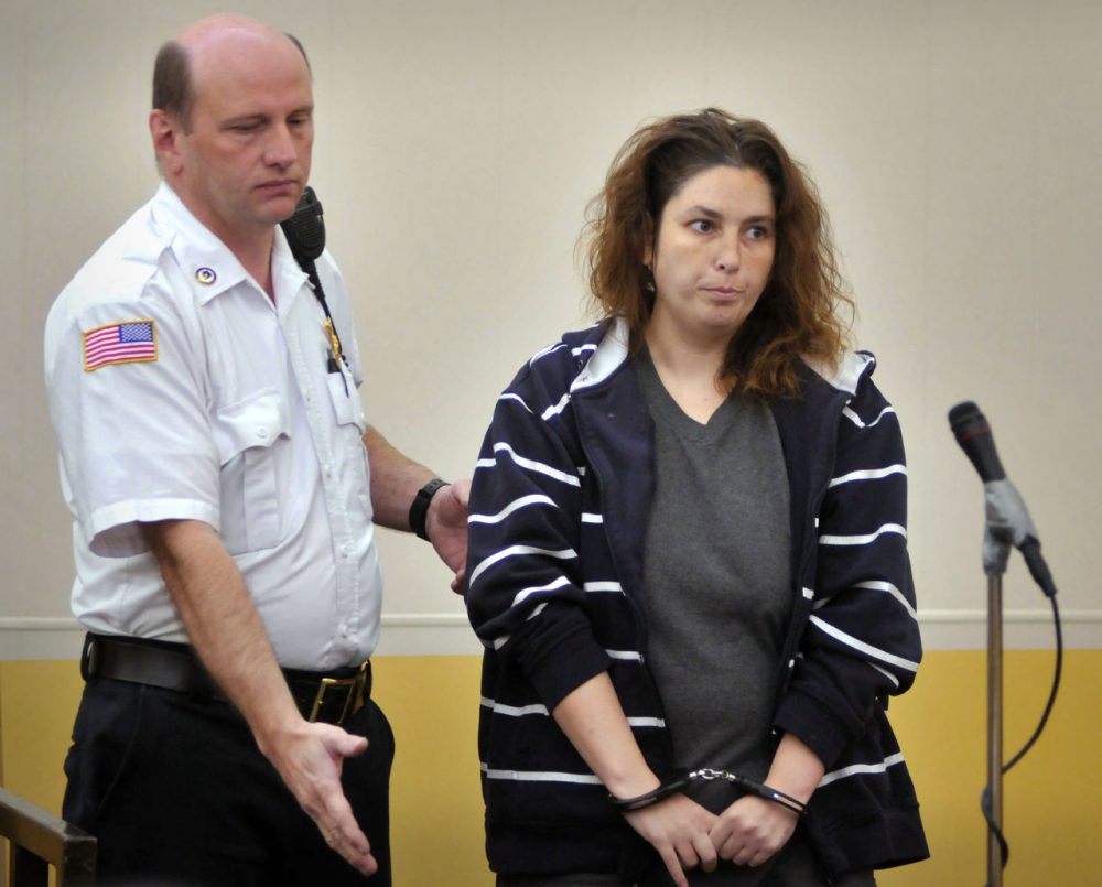 Erika Murray is escorted into a courtroom for her arraignment at Uxbridge District Court in Uxbridge on Sept. 12, 2016.  (Paul Kapteyn/AP/Pool)